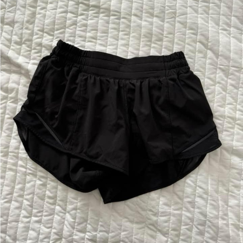 Lululemon Hotty Hot shorts size 6